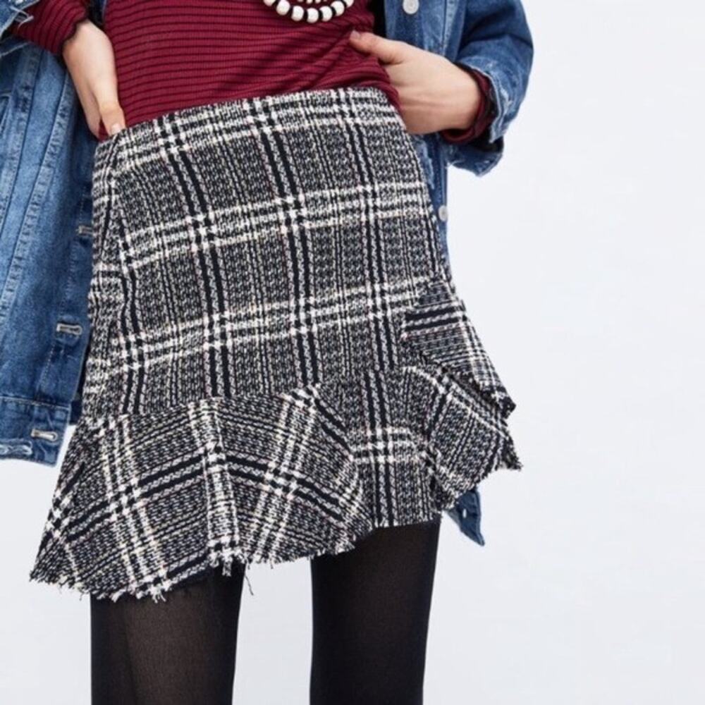 Zara Tweed Plaid Ruffle Mini Skirt Size Small Black White Y2K Indie Schoolcore